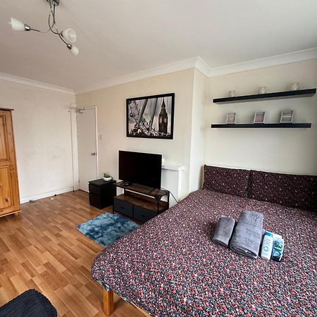 Huge And Affordable 3 Bedroom Flat In Hammersmith For 7 People With Welcome Breakfast Londyn Zewnętrze zdjęcie