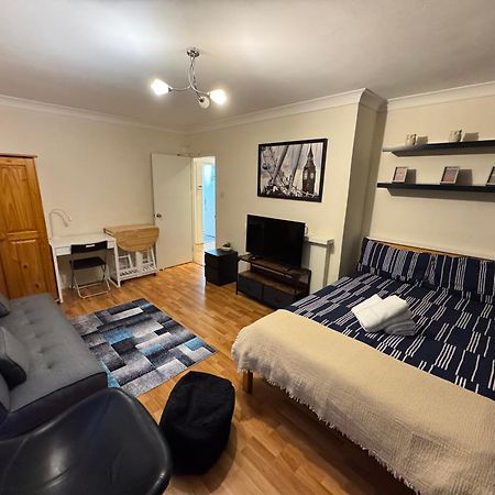 Huge And Affordable 3 Bedroom Flat In Hammersmith For 7 People With Welcome Breakfast Londyn Zewnętrze zdjęcie