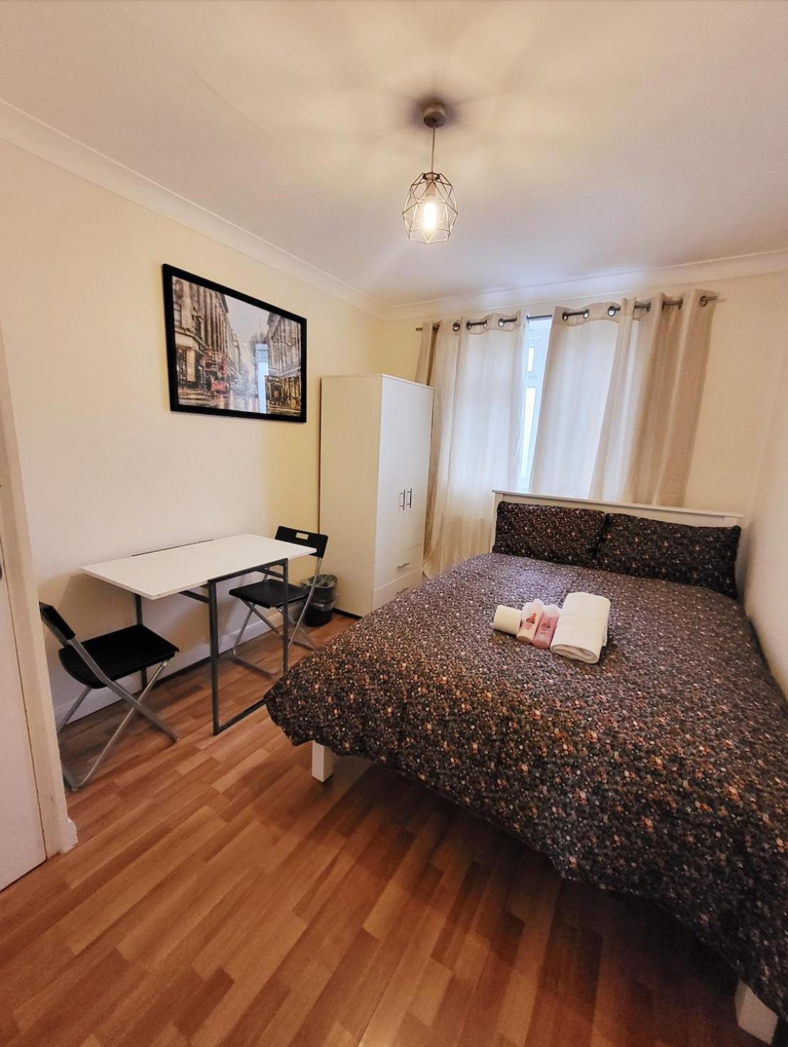 Huge And Affordable 3 Bedroom Flat In Hammersmith For 7 People With Welcome Breakfast Londyn Zewnętrze zdjęcie