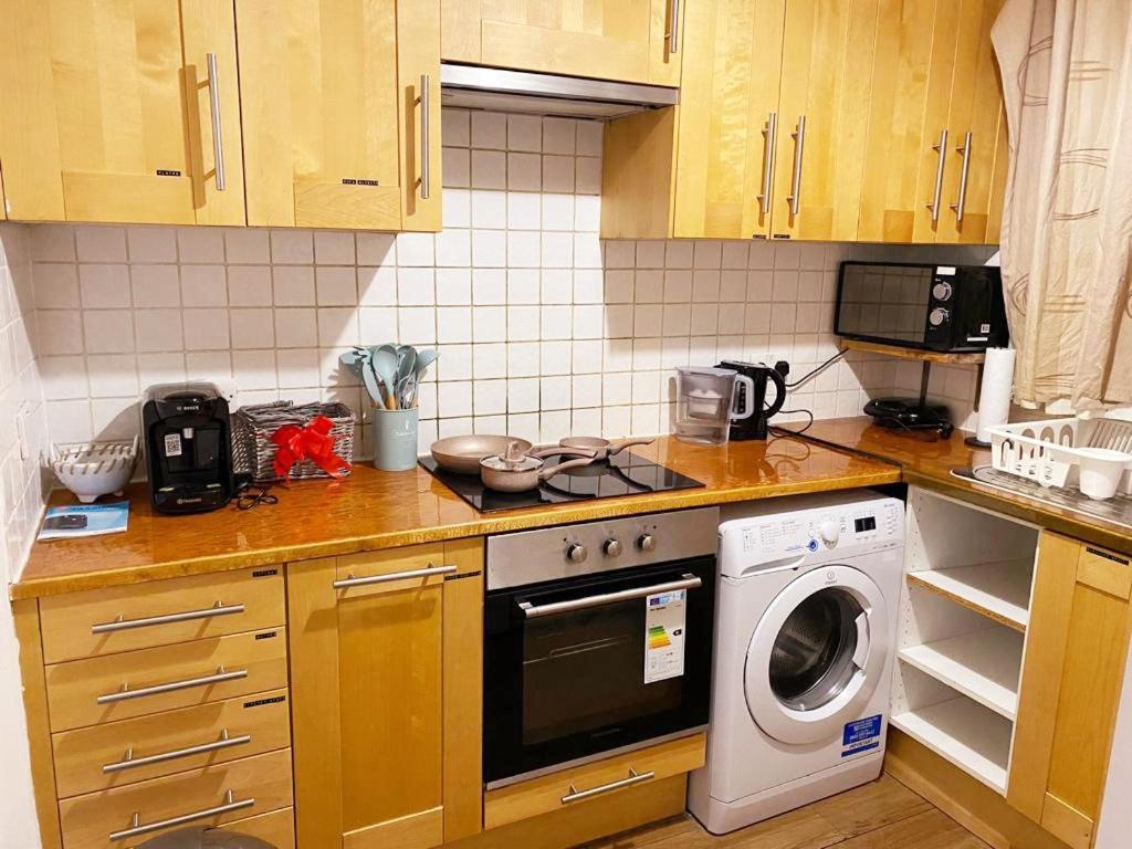 Huge And Affordable 3 Bedroom Flat In Hammersmith For 7 People With Welcome Breakfast Londyn Zewnętrze zdjęcie