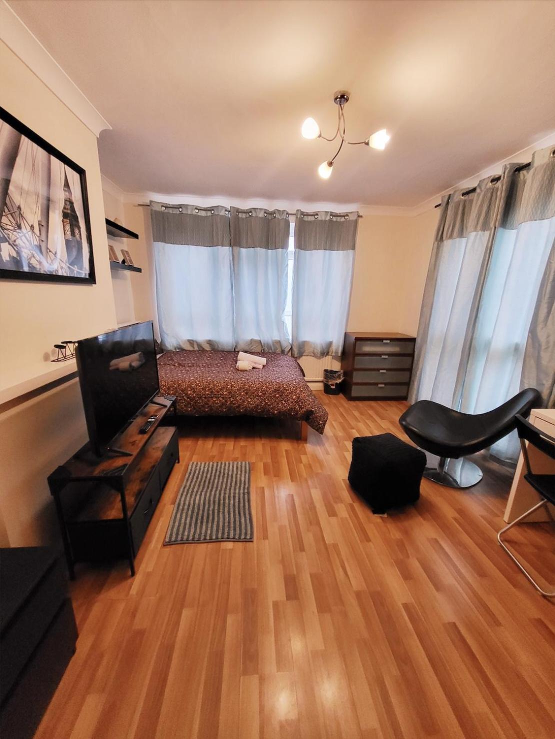Huge And Affordable 3 Bedroom Flat In Hammersmith For 7 People With Welcome Breakfast Londyn Zewnętrze zdjęcie