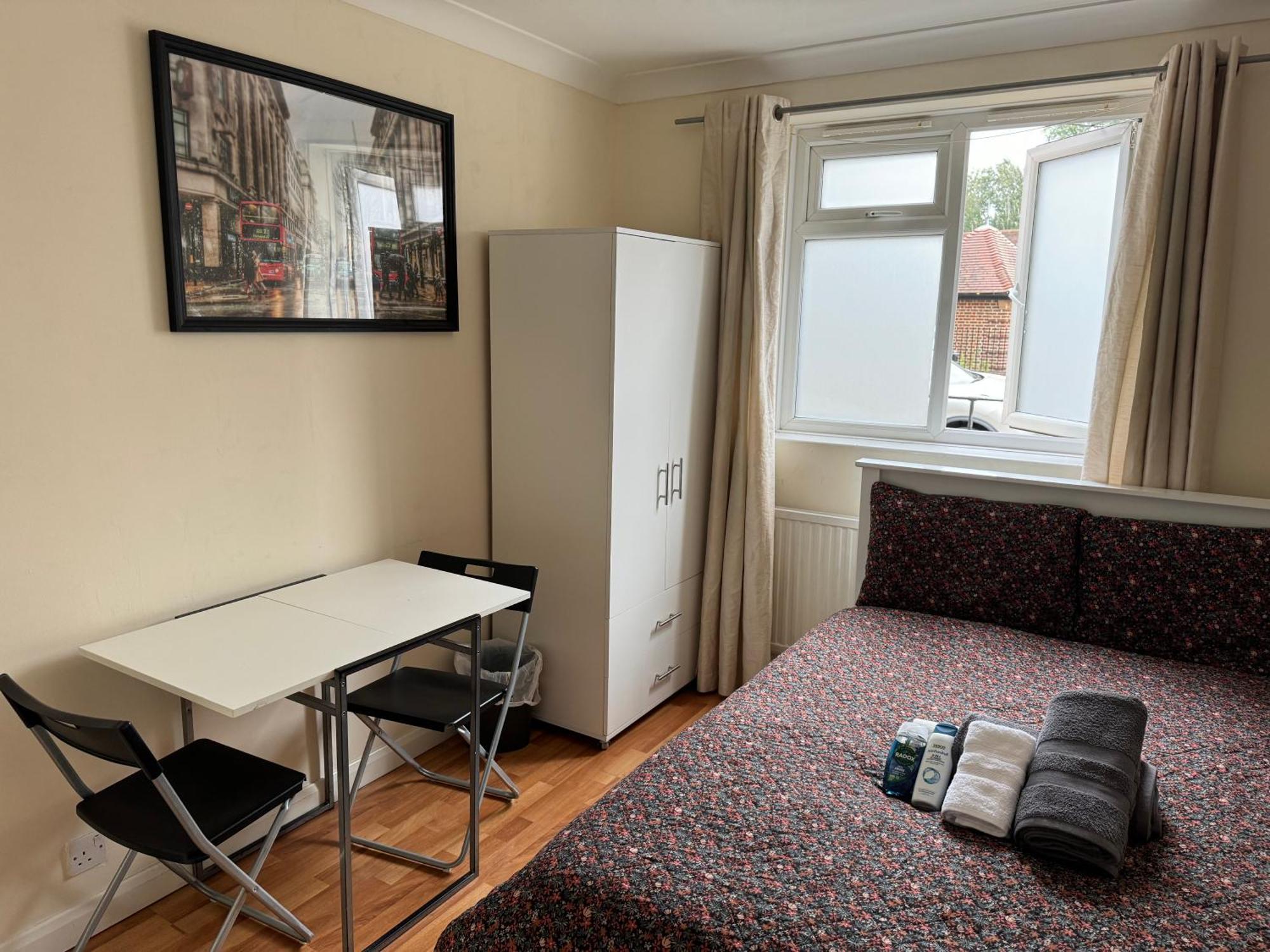 Huge And Affordable 3 Bedroom Flat In Hammersmith For 7 People With Welcome Breakfast Londyn Zewnętrze zdjęcie