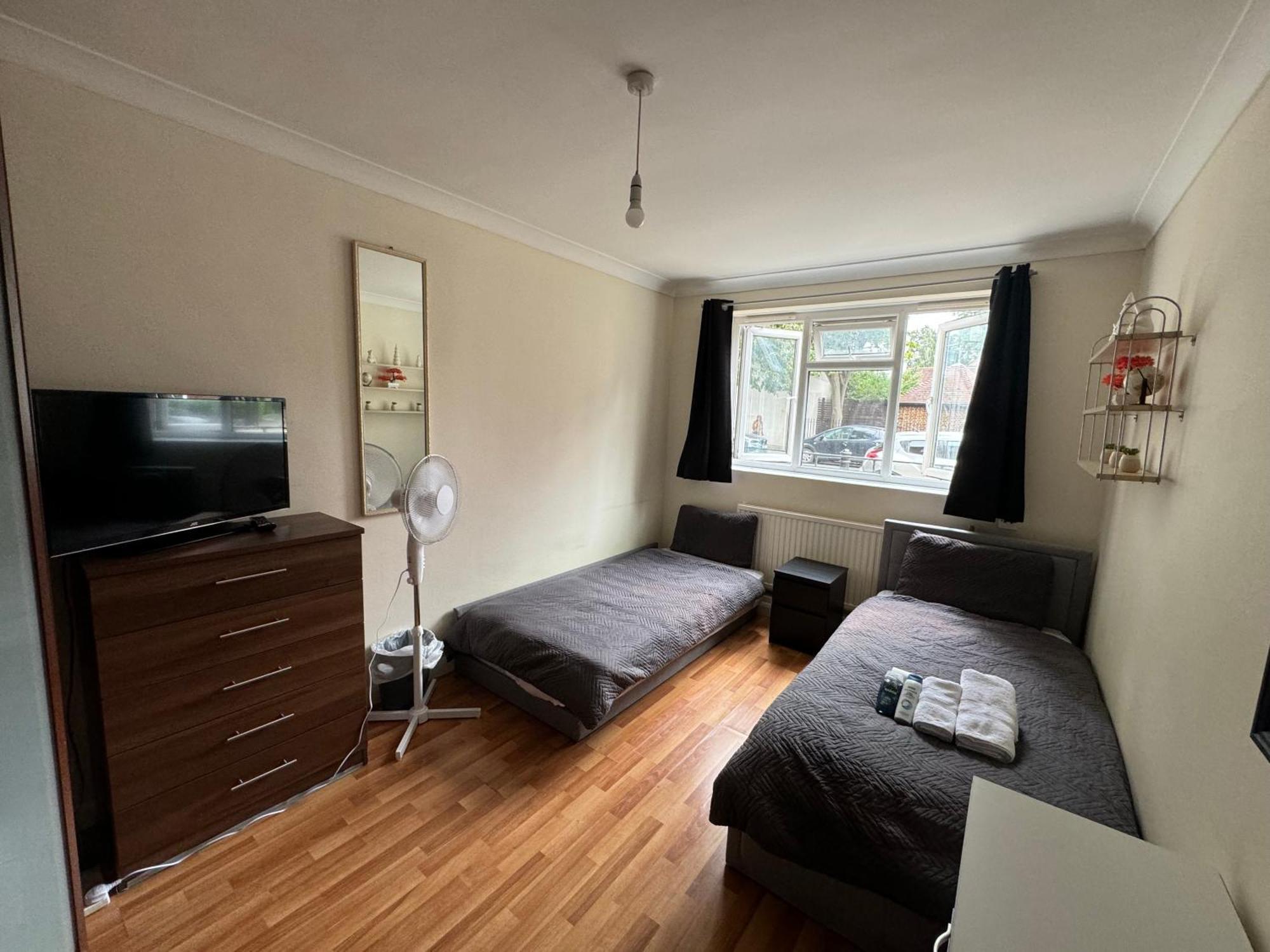 Huge And Affordable 3 Bedroom Flat In Hammersmith For 7 People With Welcome Breakfast Londyn Zewnętrze zdjęcie