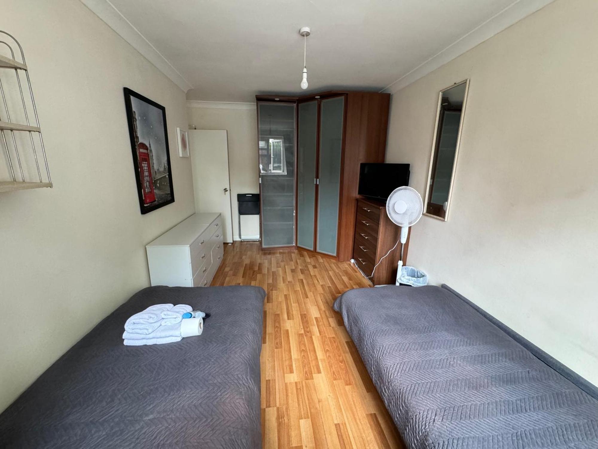 Huge And Affordable 3 Bedroom Flat In Hammersmith For 7 People With Welcome Breakfast Londyn Zewnętrze zdjęcie
